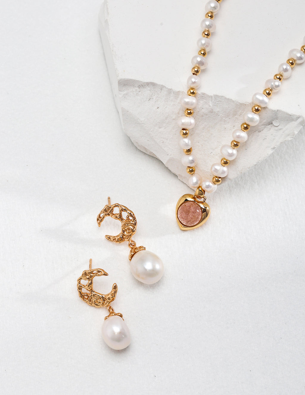 Lustrous Natural Pearl Choker