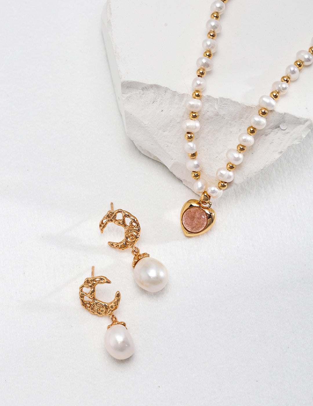 Lustrous Natural Pearl Choker