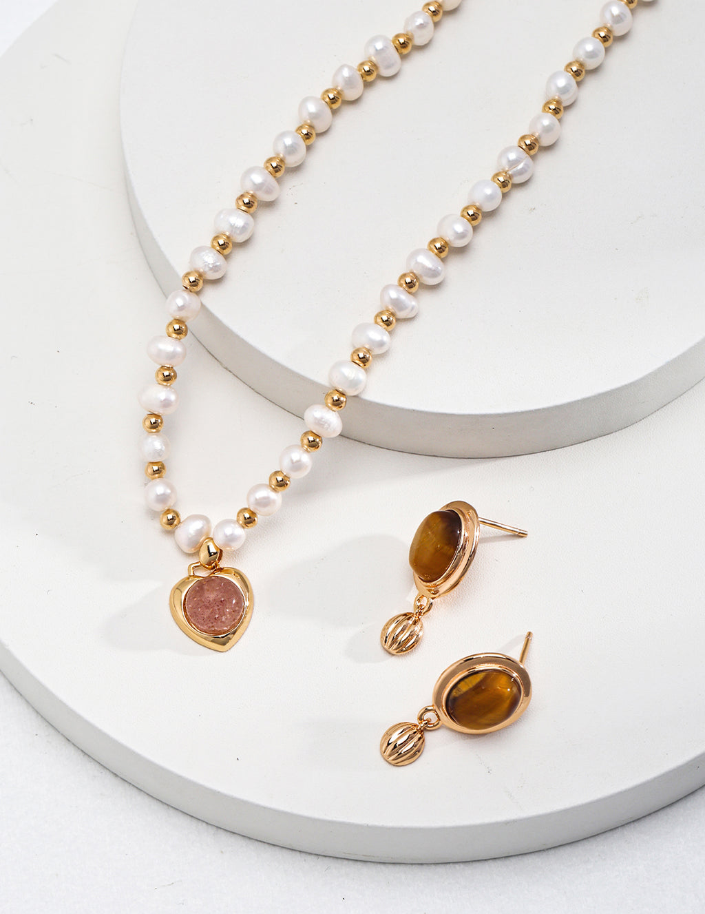 Lustrous Natural Pearl Choker