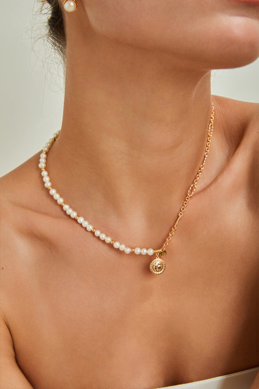 Vintage Gold Queen Coin Pearl Bracelet